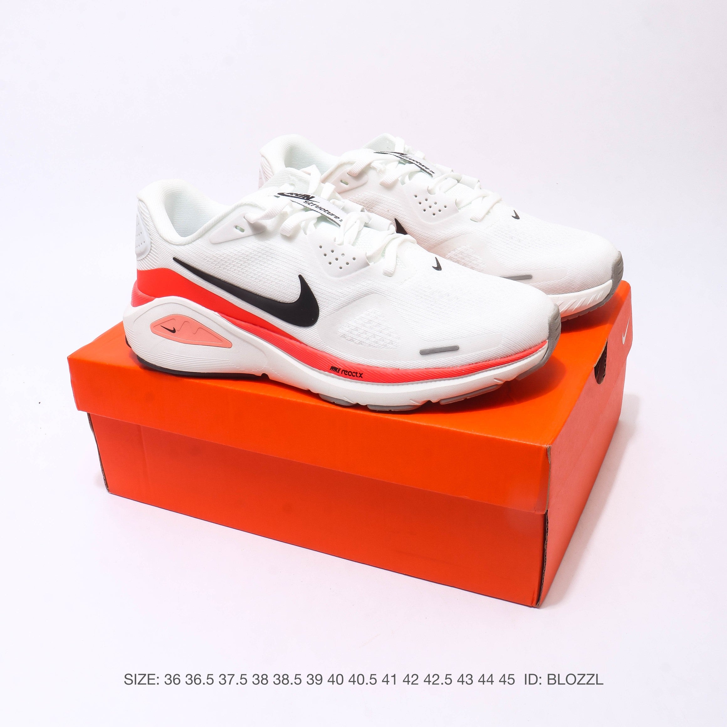 NIKE ZoomStructure 26