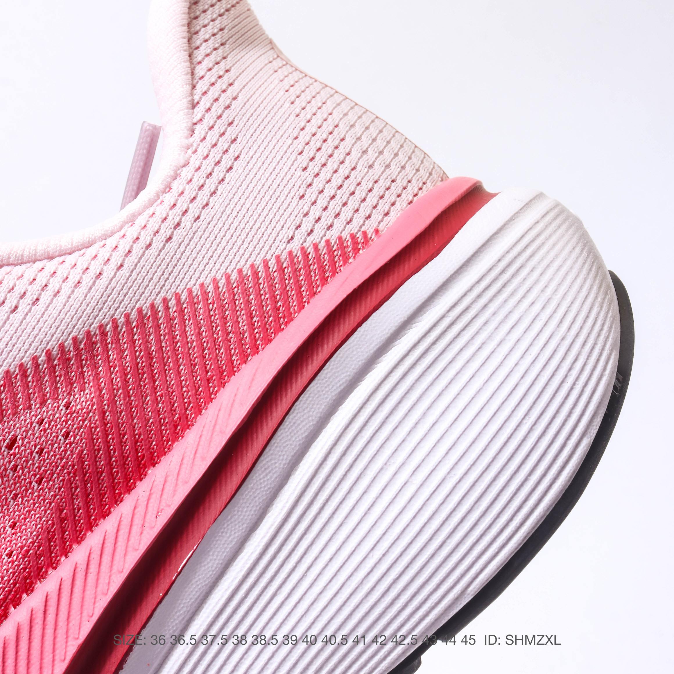 NIKE ZoomStructure 26