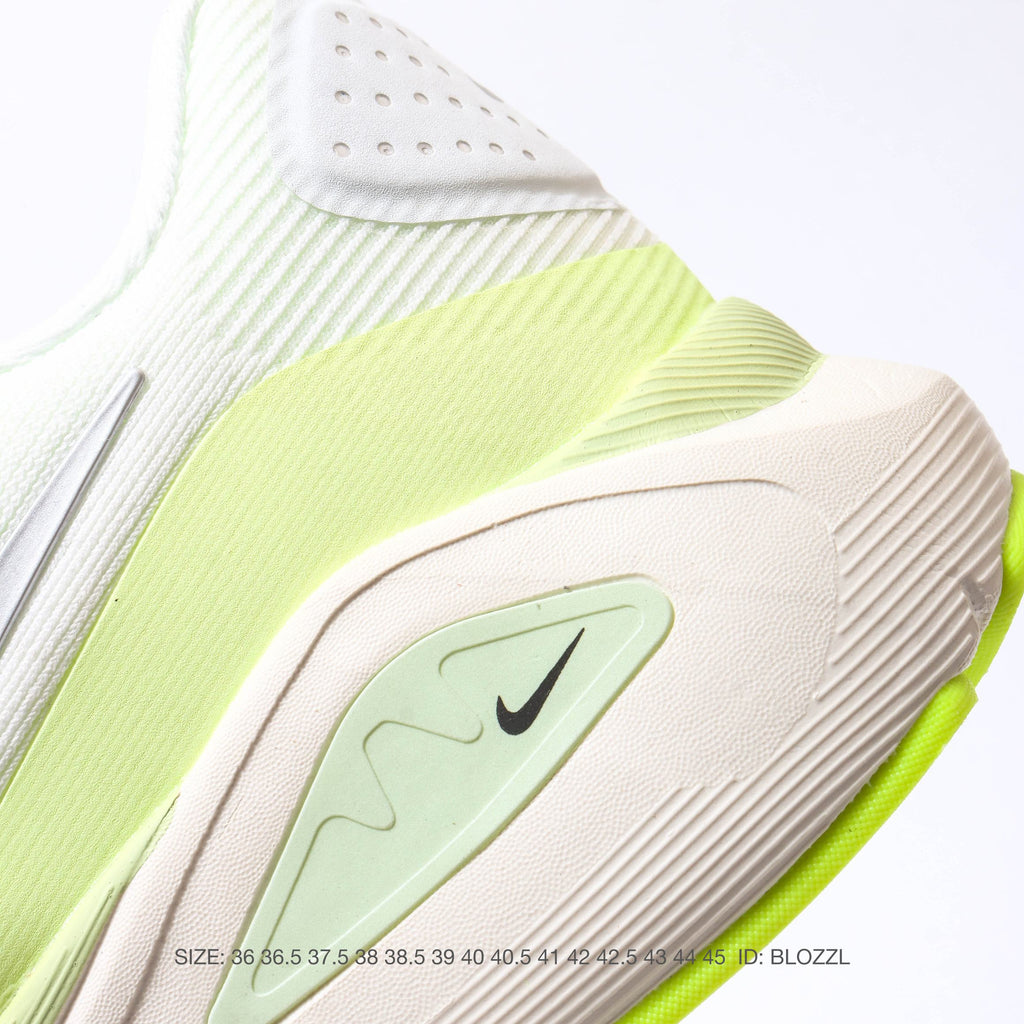 NIKE ZoomStructure 26