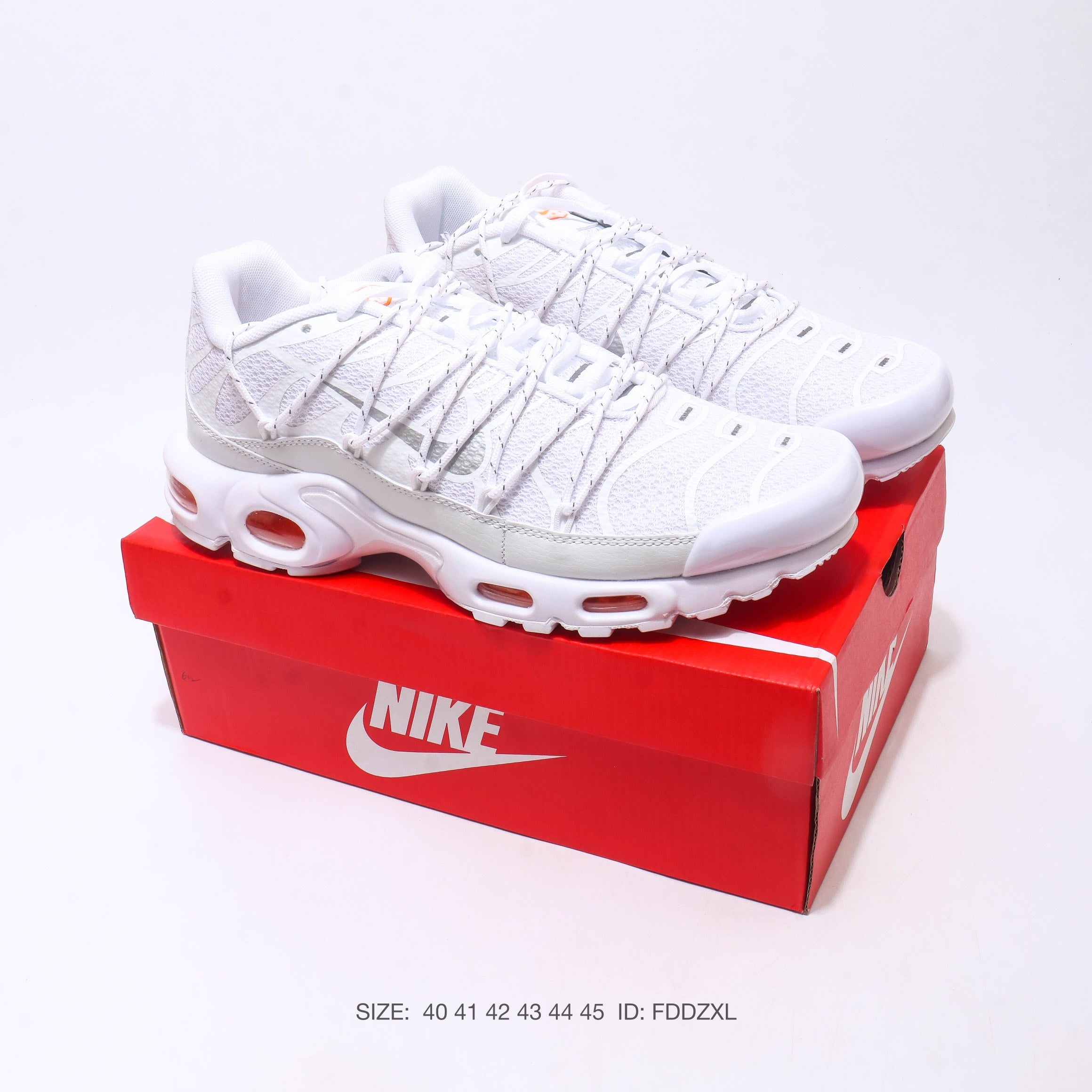 NIKE Air Max Plus Utility