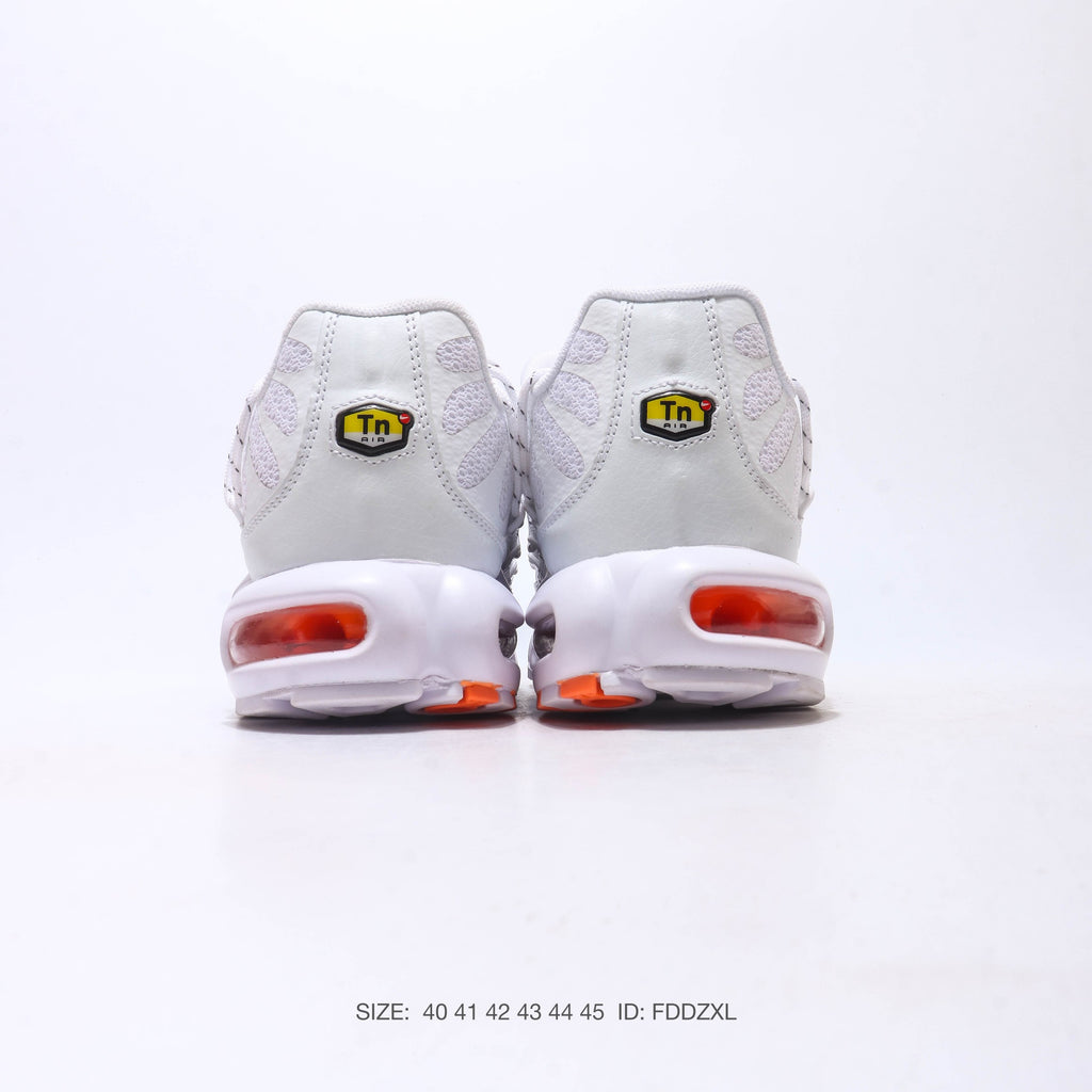 NIKE Air Max Plus Utility