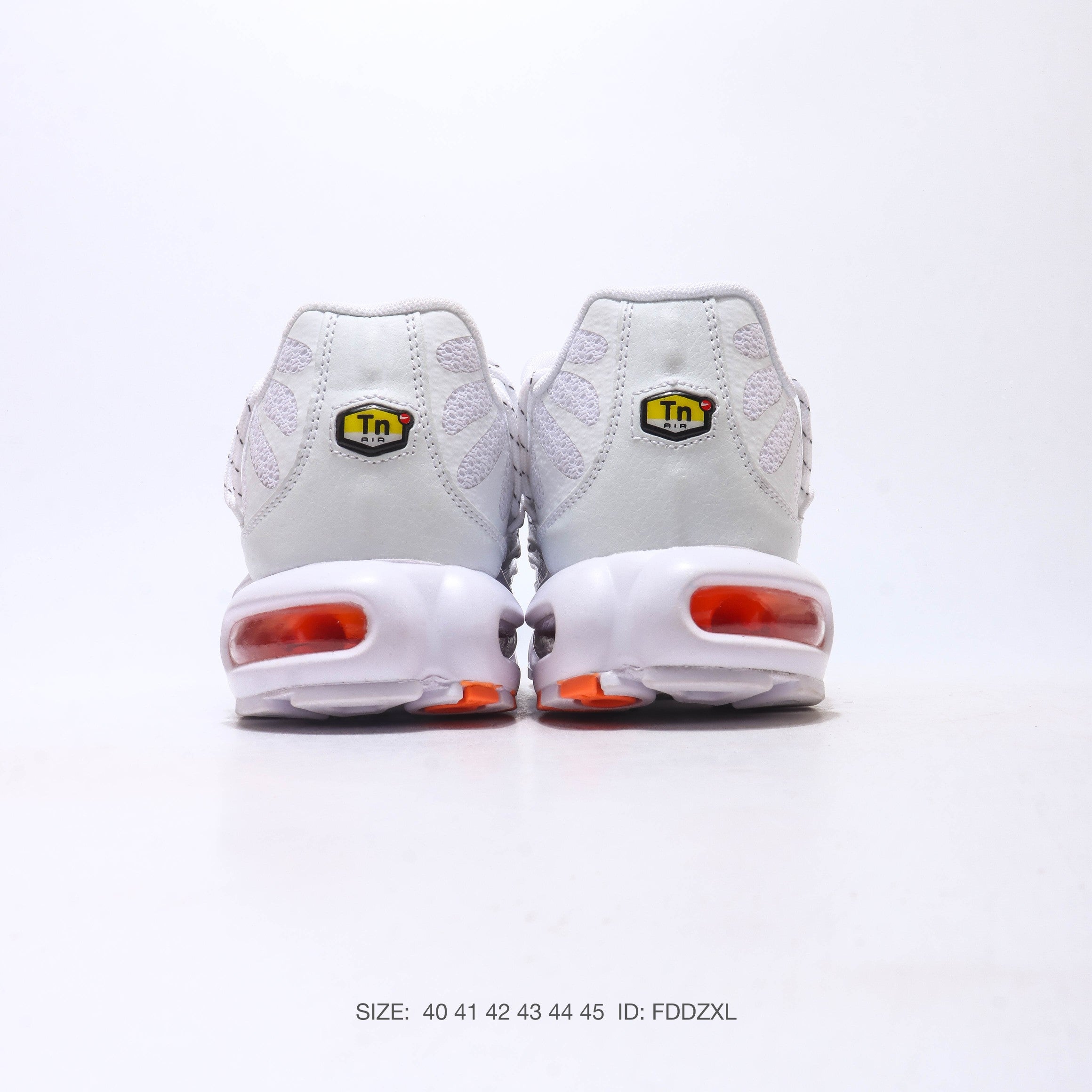 NIKE Air Max Plus Utility