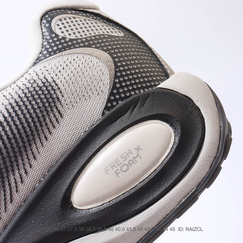 New Balance Sneaker M1000