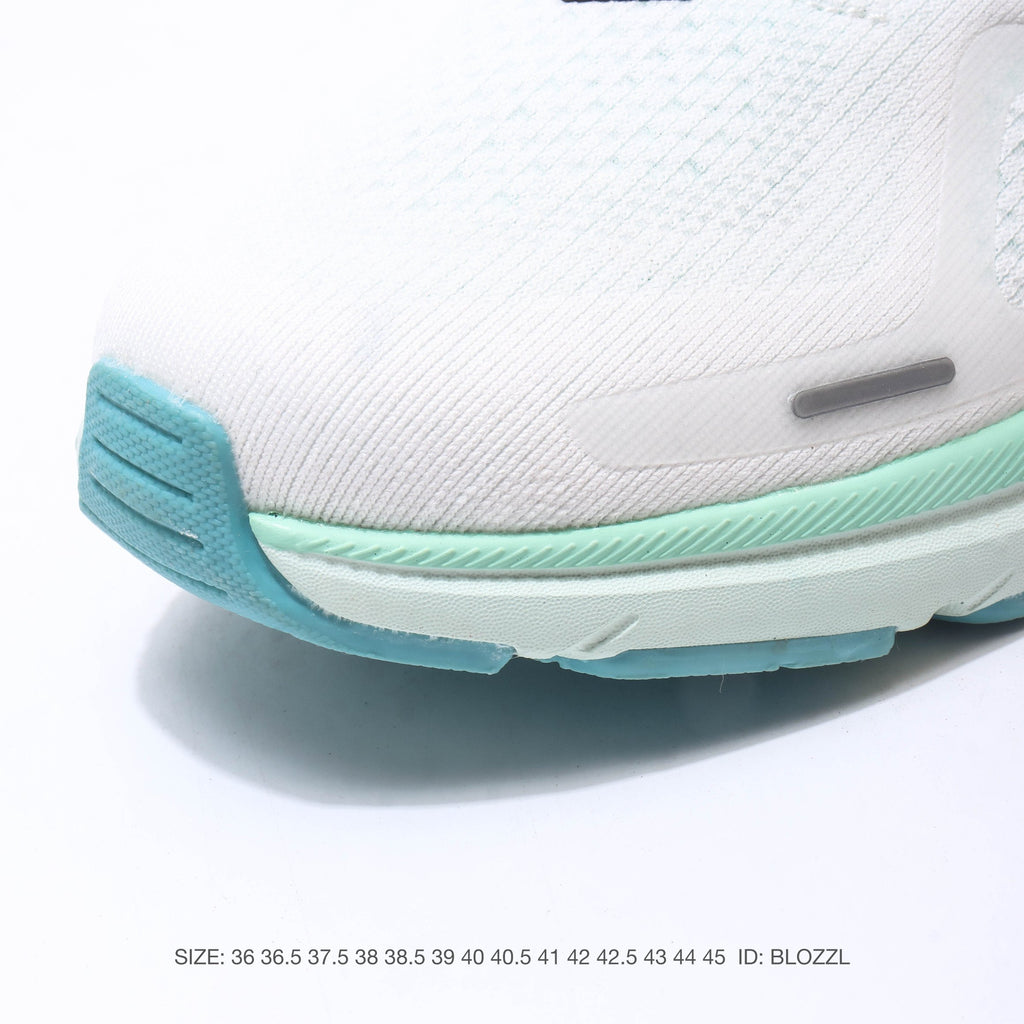 NIKE ZoomStructure 26