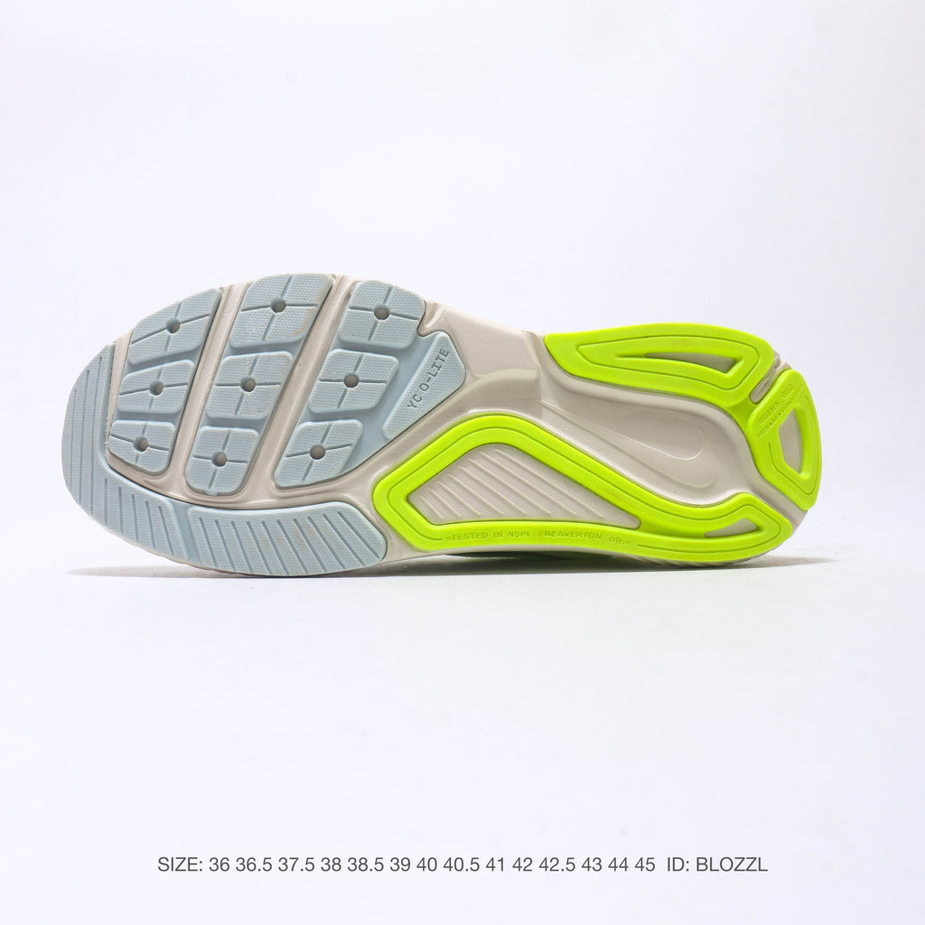 NIKE ZoomStructure 26
