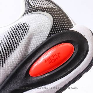 New Balance Sneaker M1000