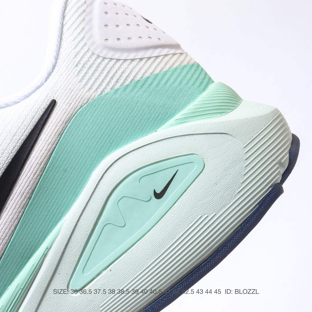 NIKE ZoomStructure 26