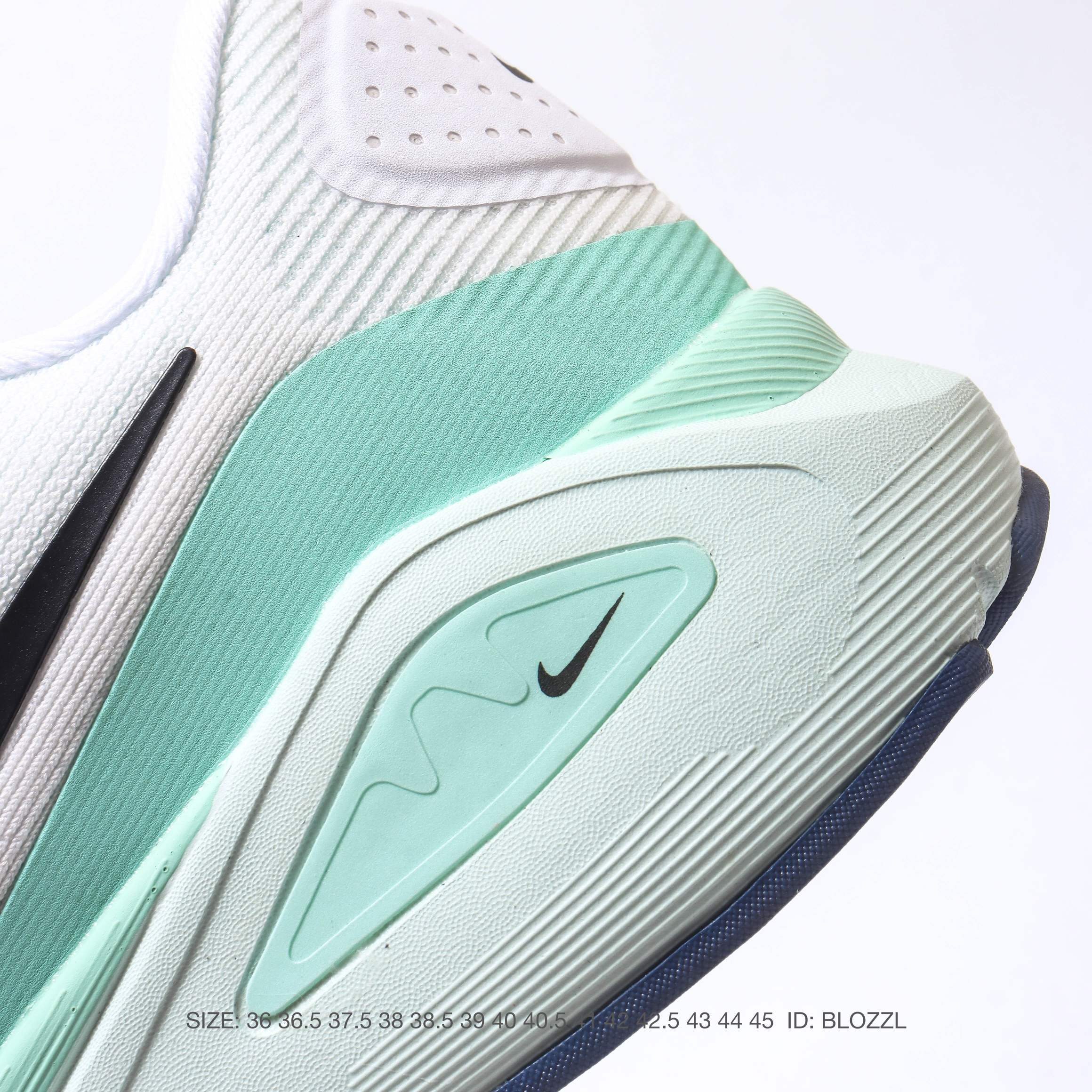 NIKE ZoomStructure 26