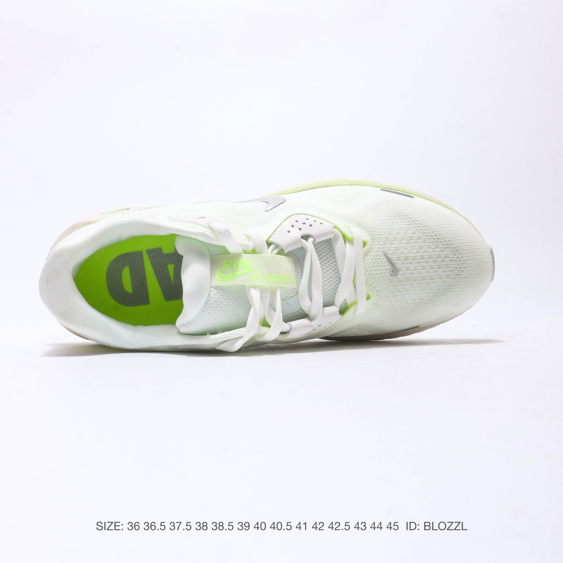 NIKE ZoomStructure 26
