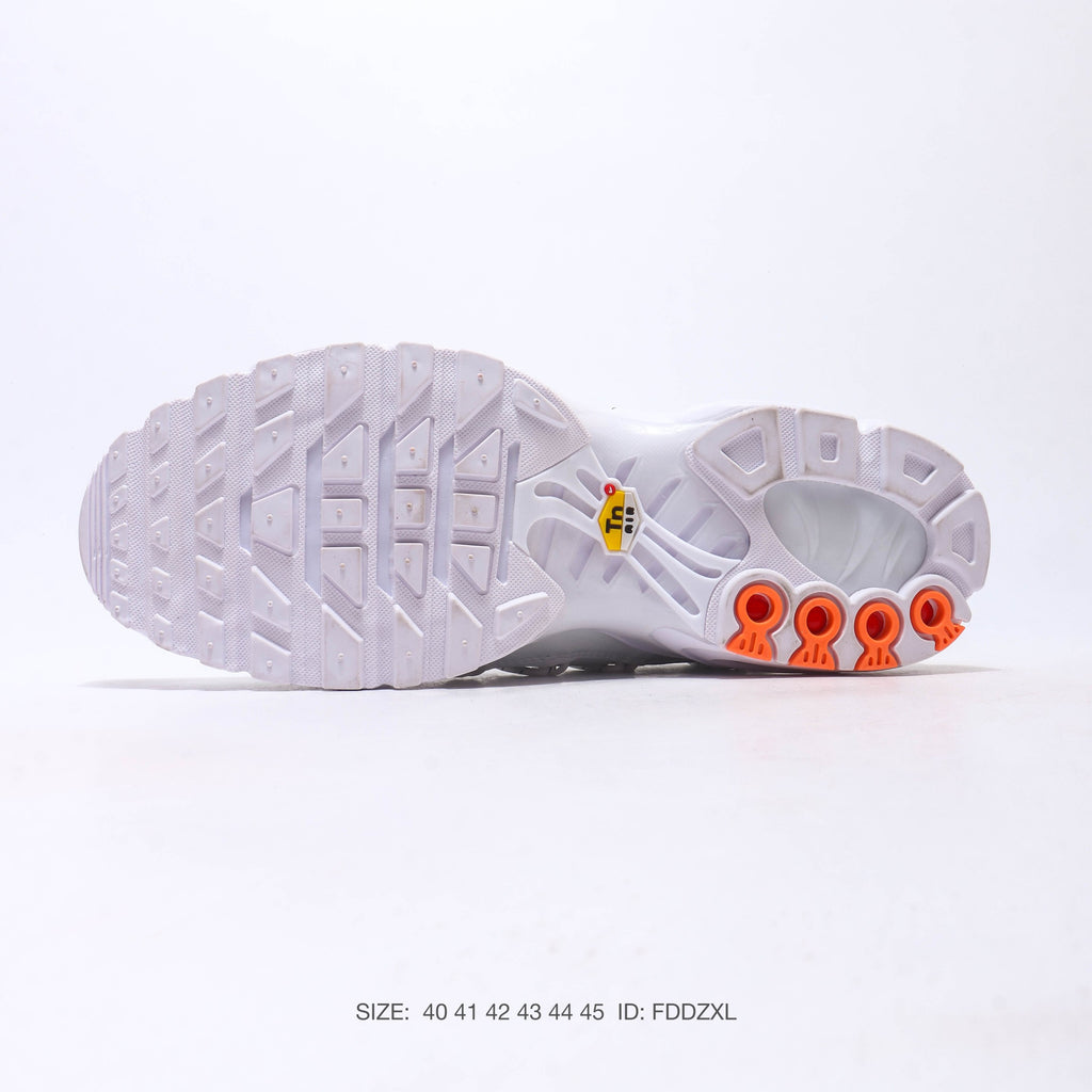 NIKE Air Max Plus Utility