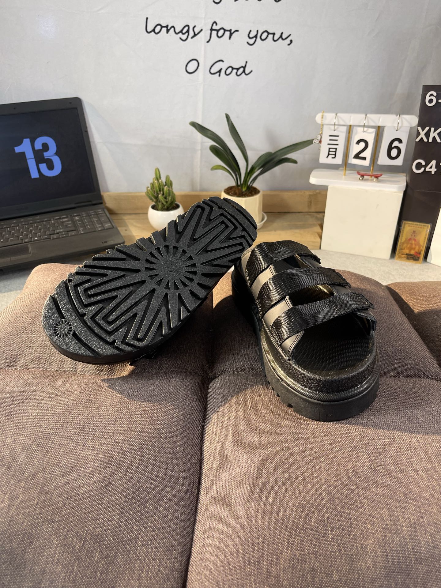 UGG Goldenglow Slides