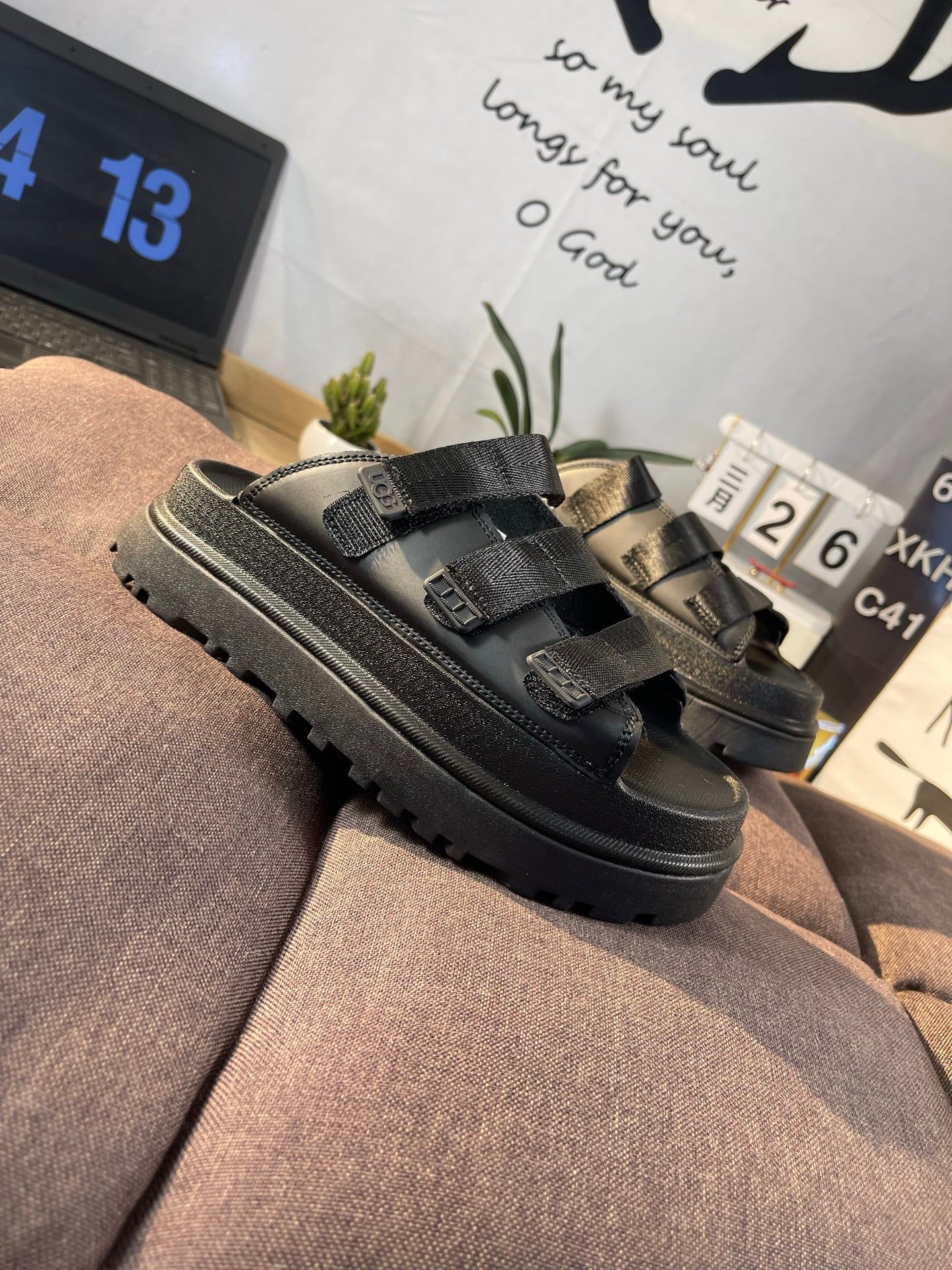 UGG Goldenglow Slides