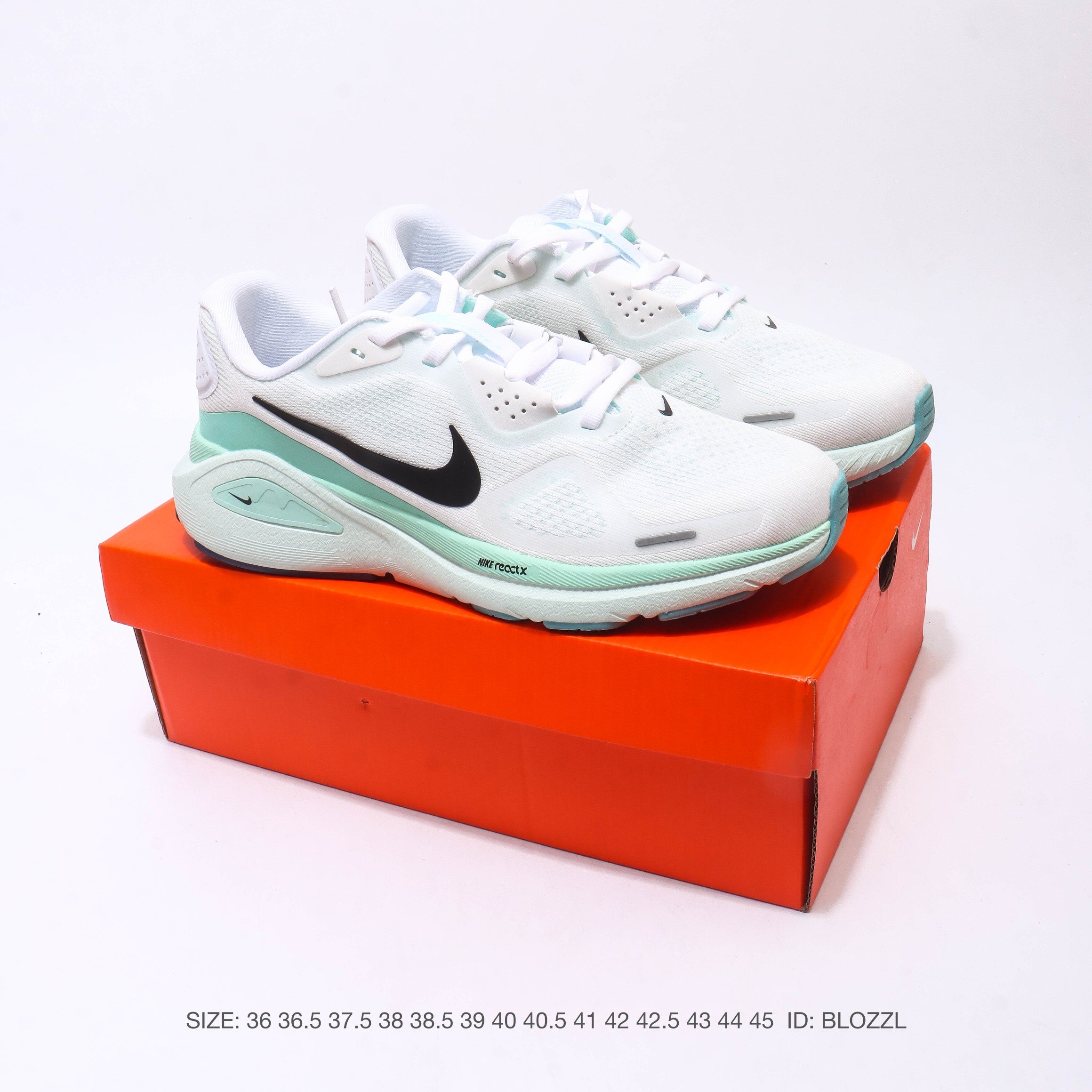 NIKE ZoomStructure 26