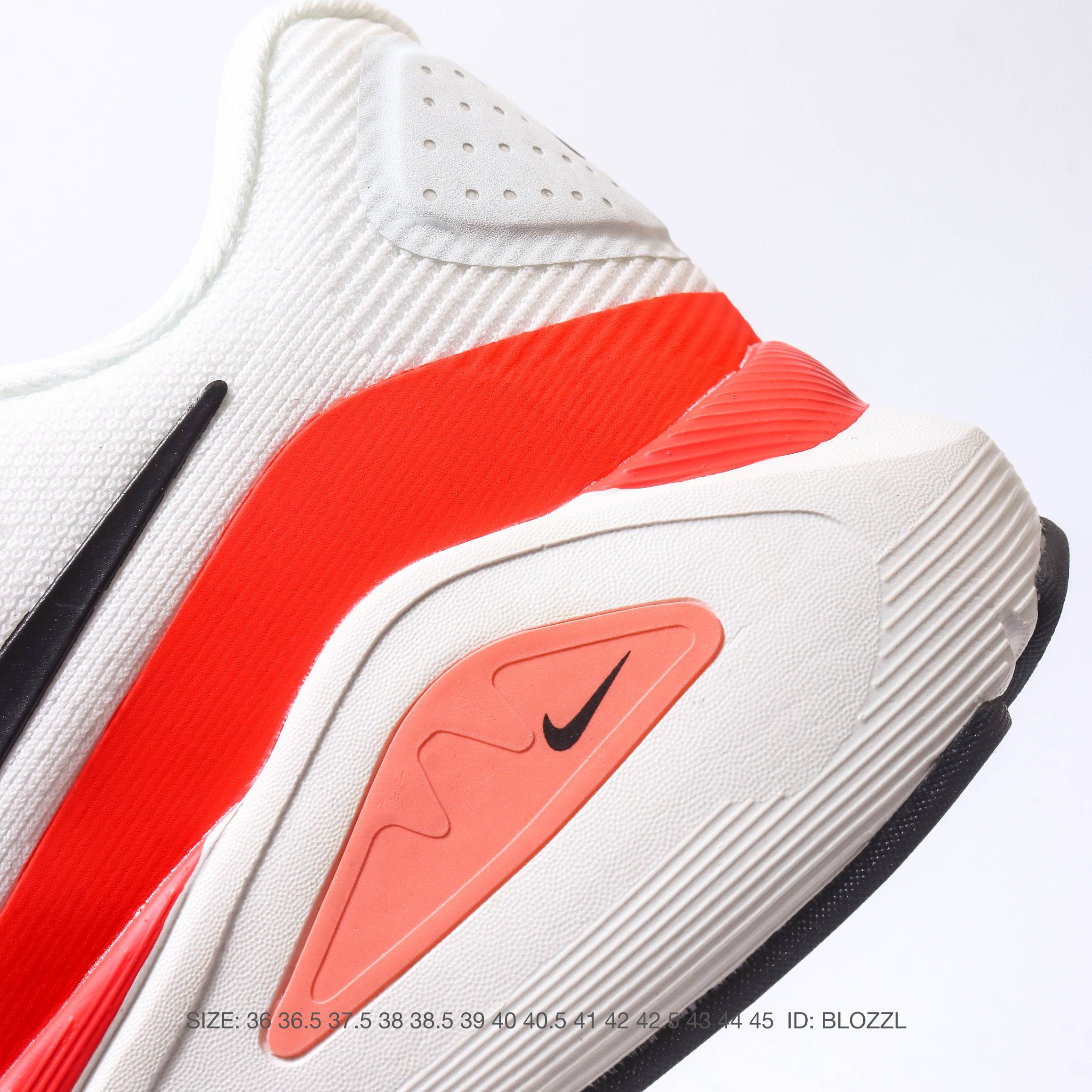 NIKE ZoomStructure 26