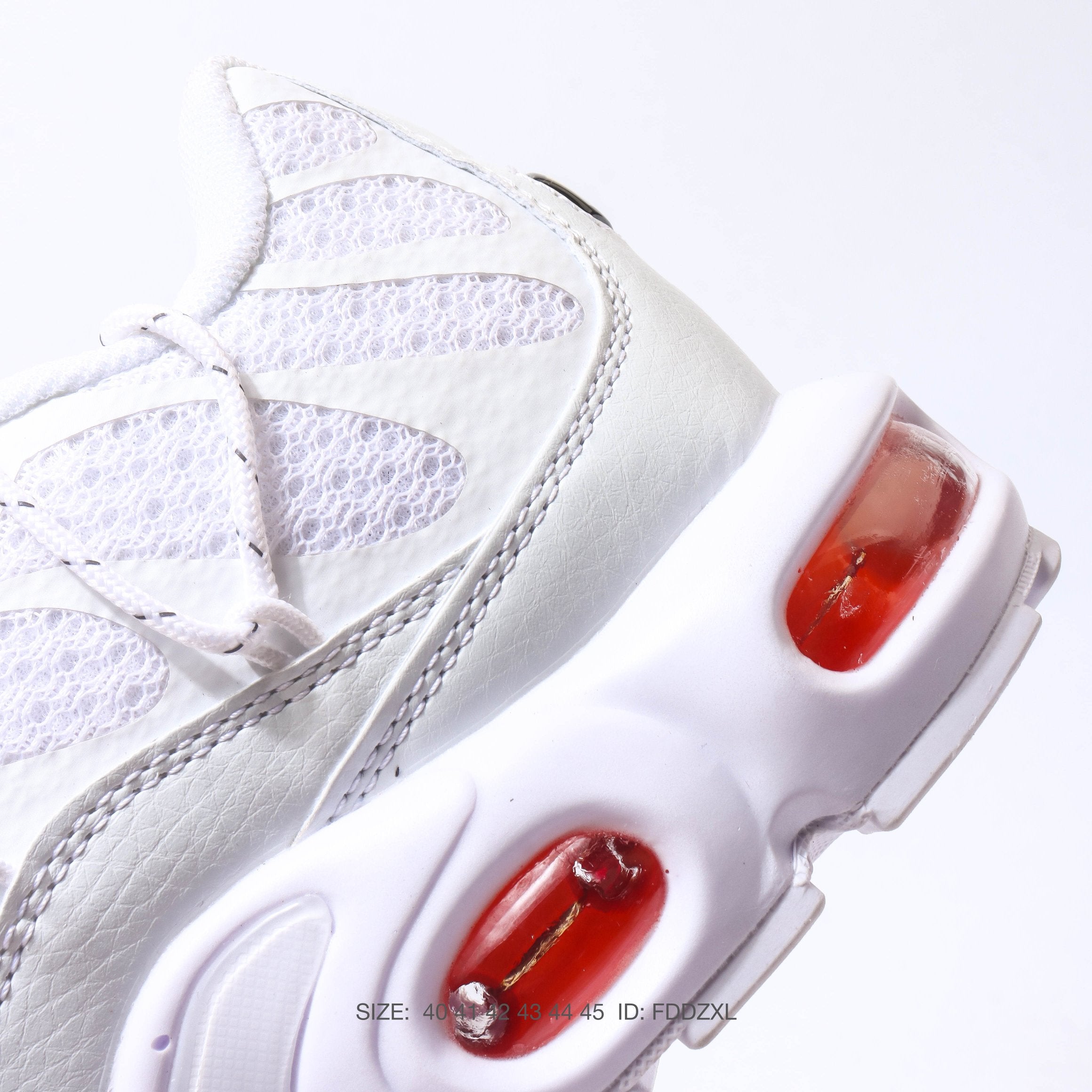 NIKE Air Max Plus Utility